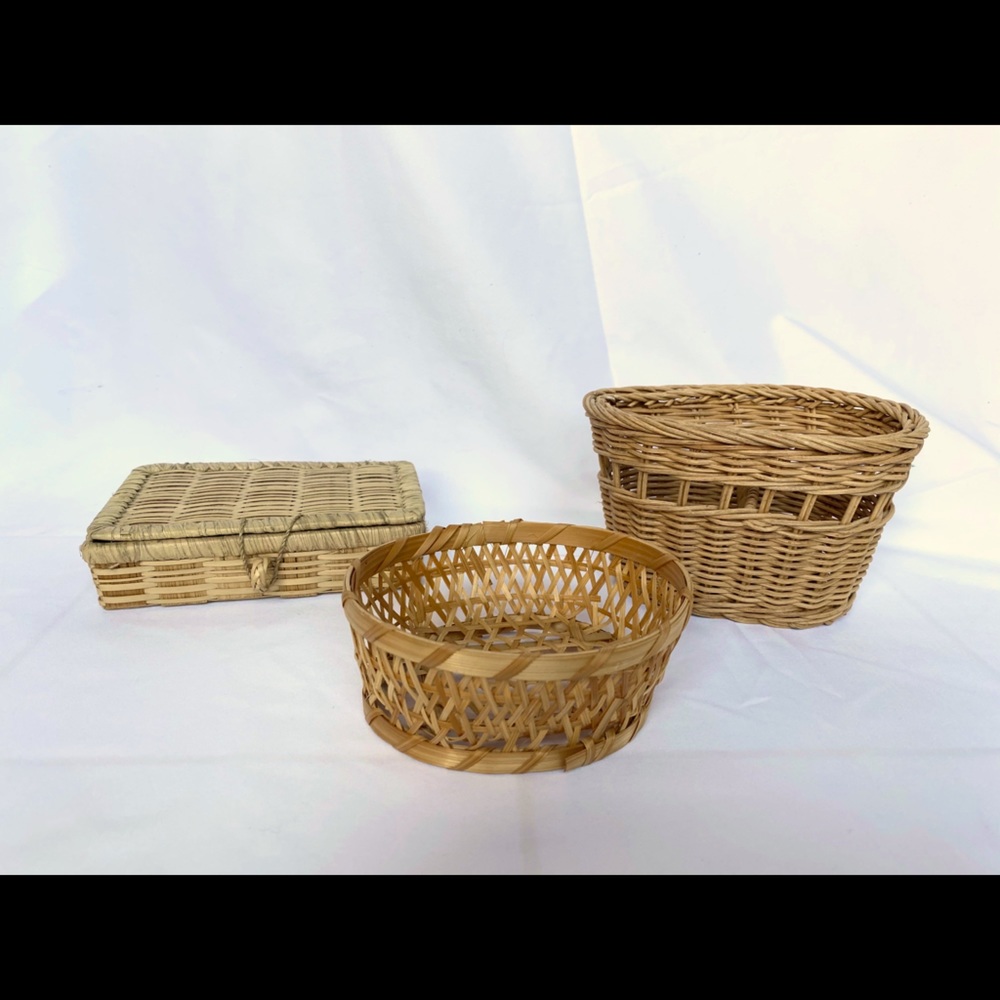 Set of small baskets